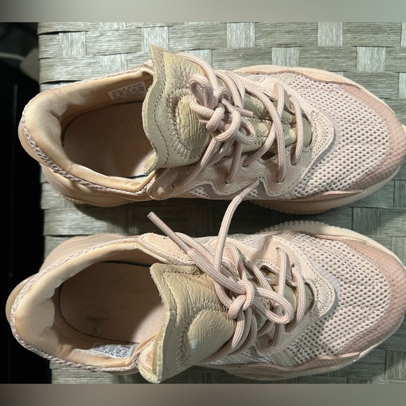 Adidas OZWEEGO 'ASH PEARL’ - Picture 2 of 7